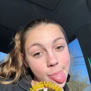 Meet your Posher, Mia